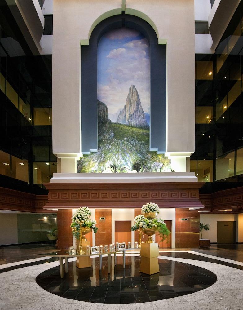 Krystal Monterrey Hotel Buitenkant foto