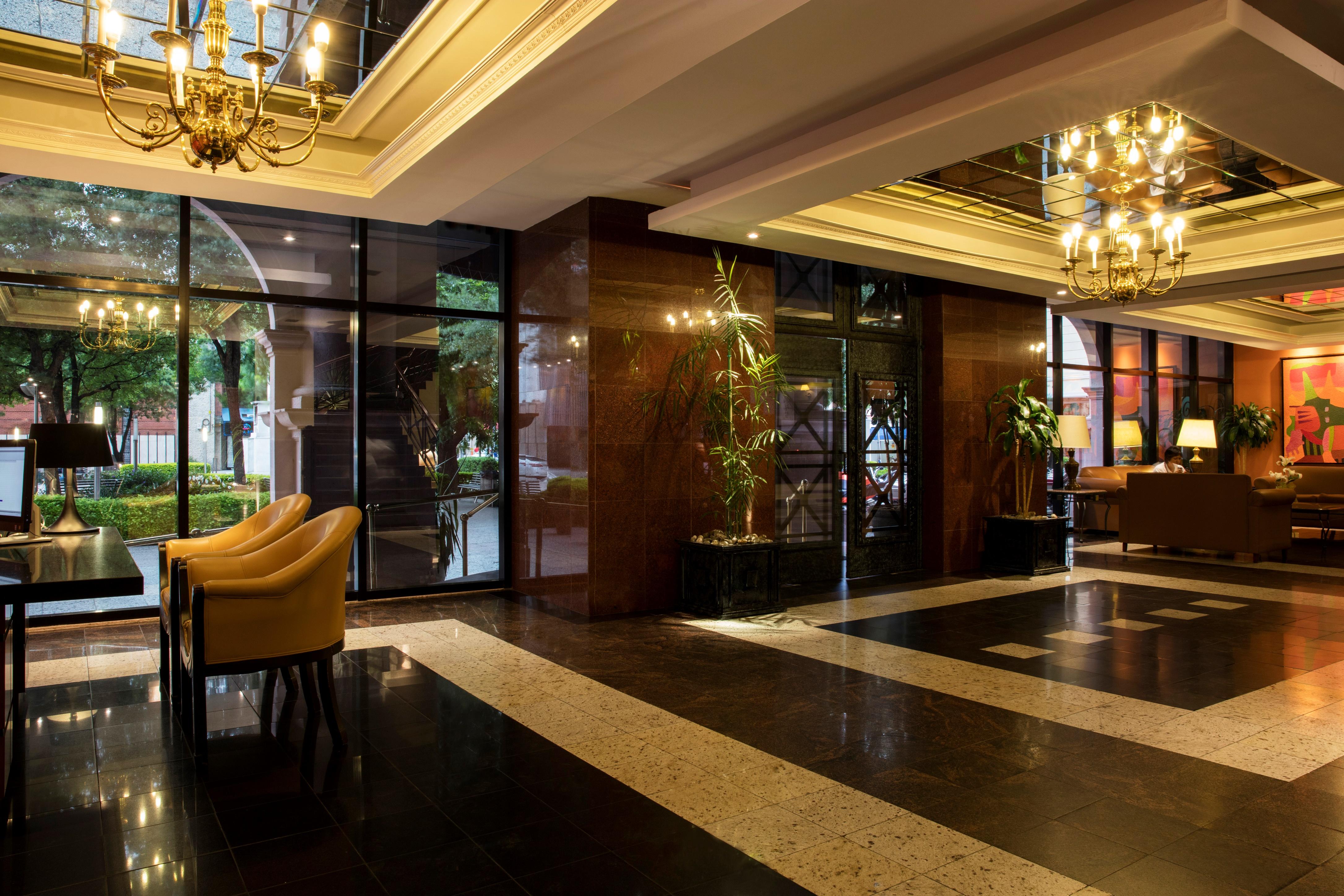 Krystal Monterrey Hotel Buitenkant foto