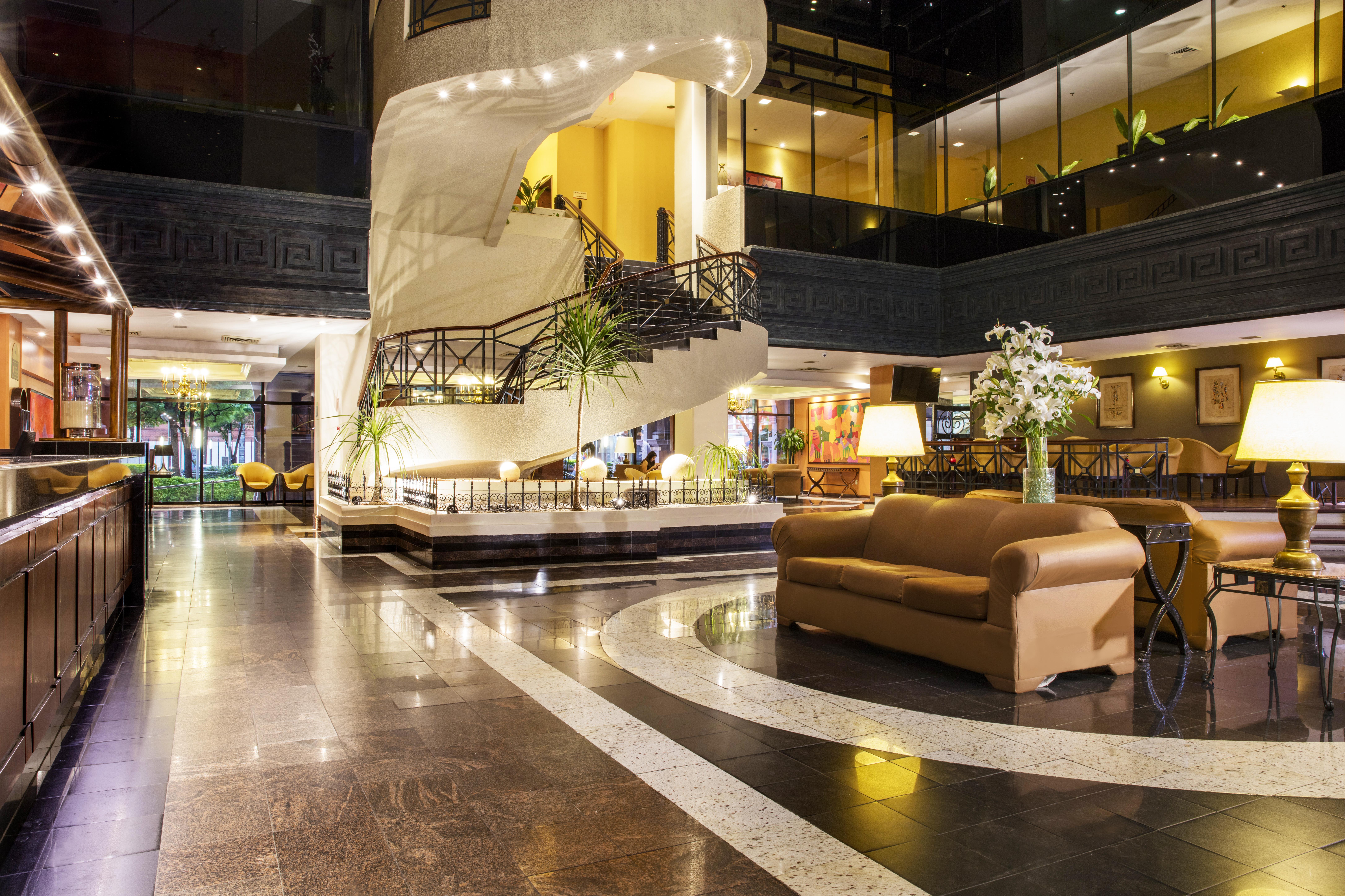 Krystal Monterrey Hotel Buitenkant foto