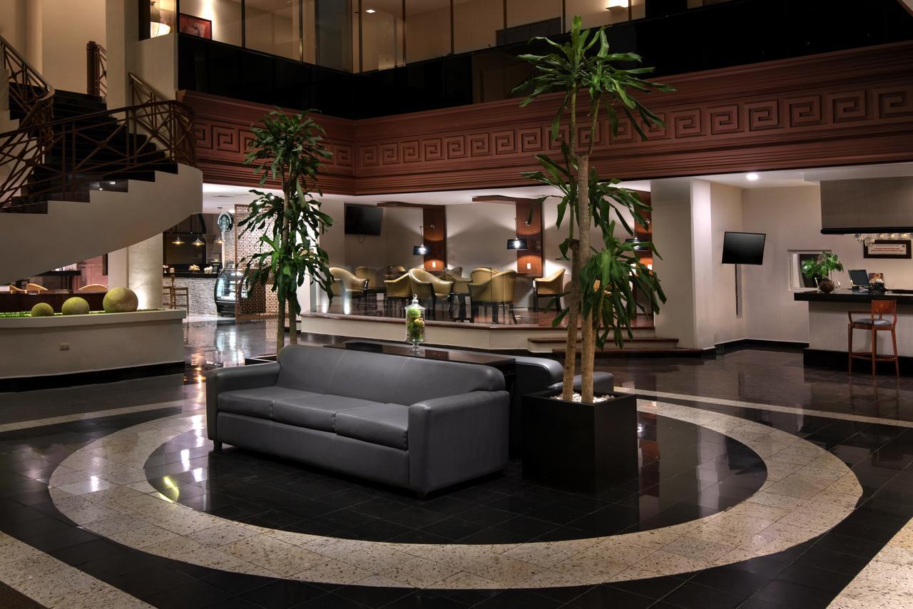 Krystal Monterrey Hotel Buitenkant foto